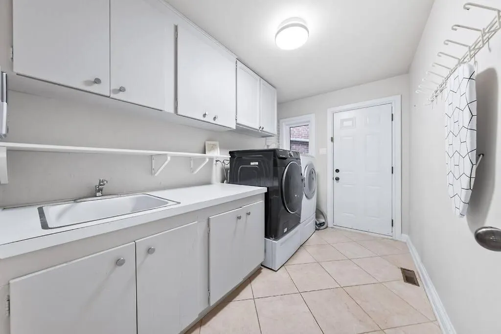 Private Bedroom In A House Close To Subway With Free Parking Toronto 0*,