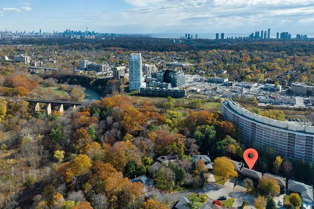 Holiday home Private Bedroom In A House Close To Subway With Free Parking Toronto