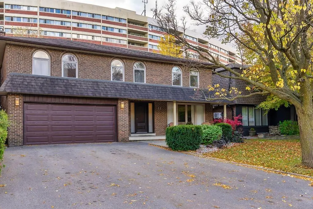 Holiday home Private Bedroom In A House Close To Subway With Free Parking Toronto