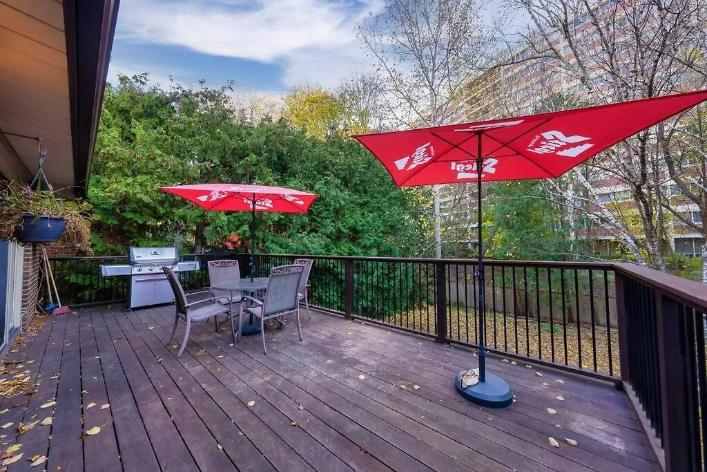 Private Bedroom In A House Close To Subway With Free Parking Toronto Canada