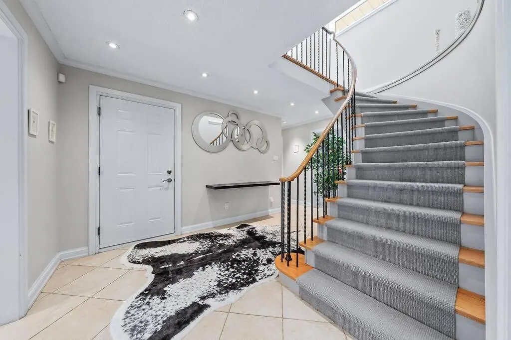 Holiday home Private Bedroom In A House Close To Subway With Free Parking Toronto
